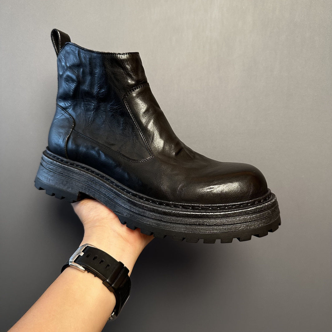 Retro Chelsea men's winter worker boot mid-top in horse leather with rubber sole and zipper closure