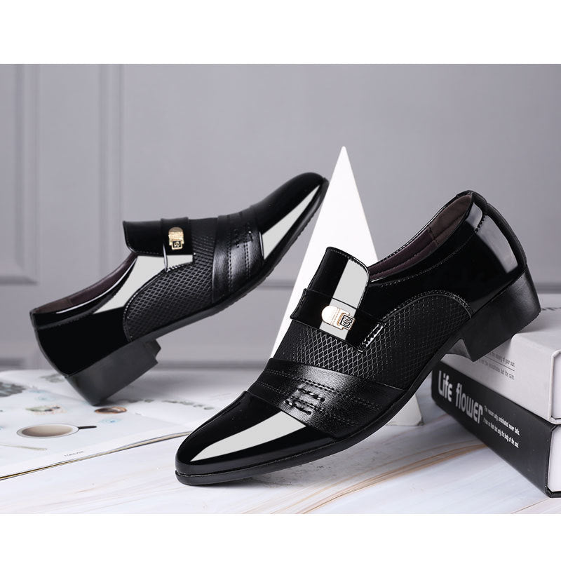 Men's leather casual shoes with pointed toe and rubber sole for business style
